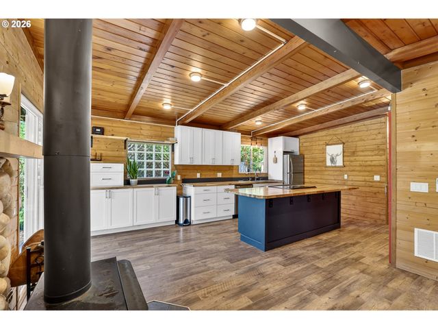 28803 Se WOODS Rd, Eagle Creek, OR 97022
