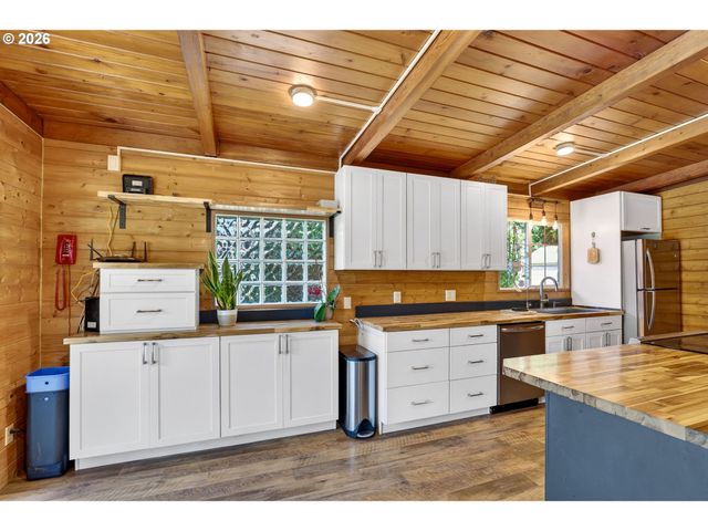 28803 Se WOODS Rd, Eagle Creek, OR 97022