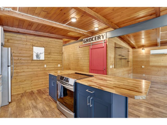 28803 Se WOODS Rd, Eagle Creek, OR 97022