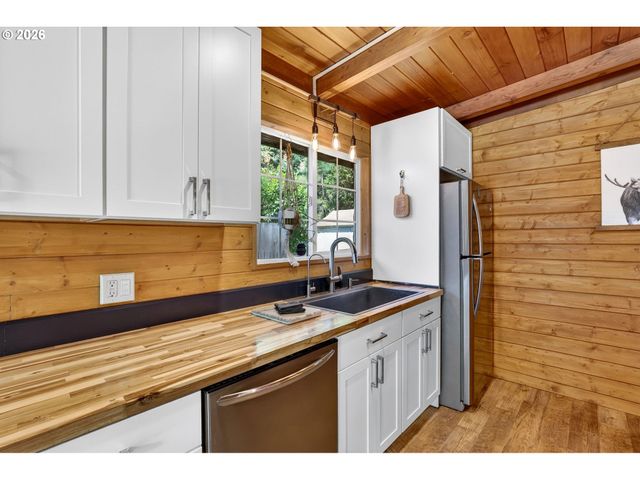 28803 Se WOODS Rd, Eagle Creek, OR 97022