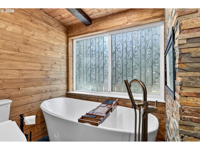 28803 Se WOODS Rd, Eagle Creek, OR 97022