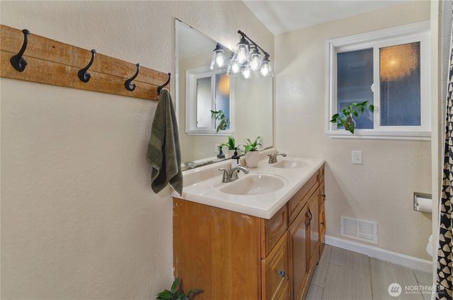 1122 13th Street SW, Puyallup, WA 98371