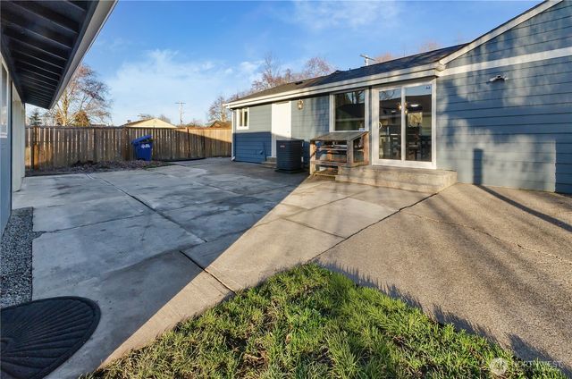 1122 13th Street SW, Puyallup, WA 98371