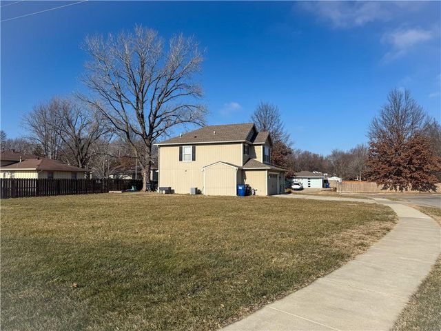 804 W 30th Street, Lawrence, KS 66046