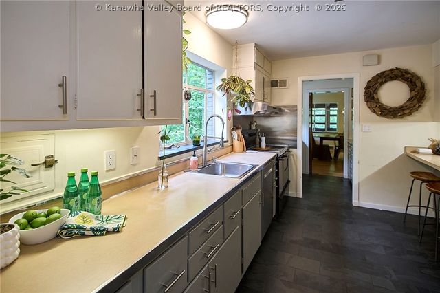68 Abney Circle N, Charleston, WV 25314