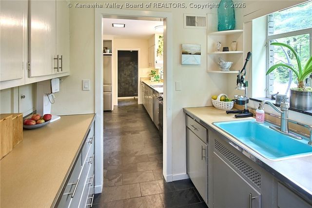 68 Abney Circle N, Charleston, WV 25314
