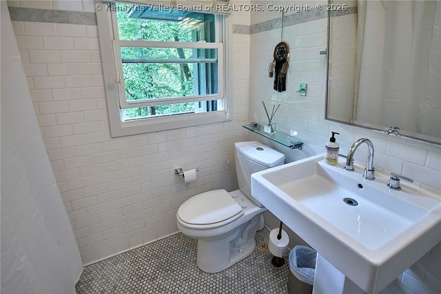68 Abney Circle N, Charleston, WV 25314
