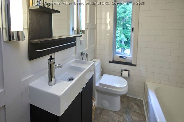68 Abney Circle N, Charleston, WV 25314