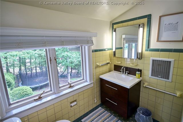 68 Abney Circle N, Charleston, WV 25314