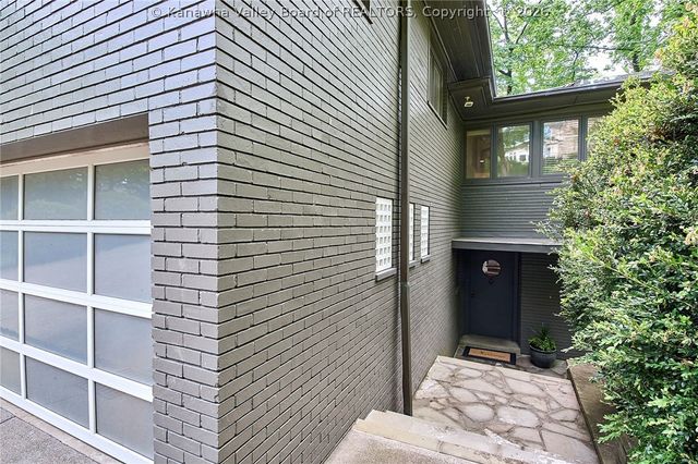 68 Abney Circle N, Charleston, WV 25314