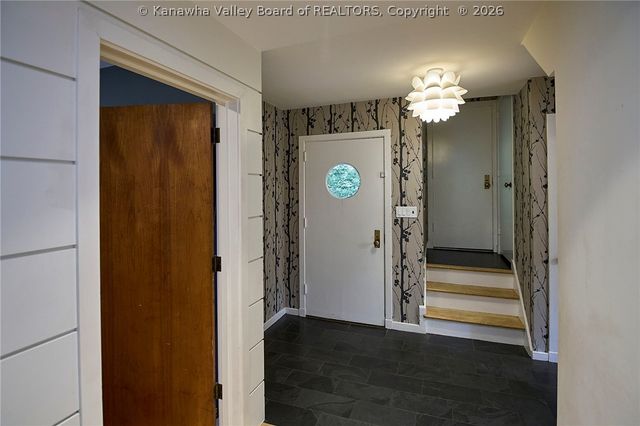 68 Abney Circle N, Charleston, WV 25314