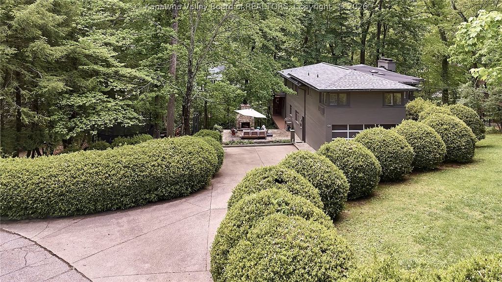68 Abney Circle N, Charleston, WV 25314