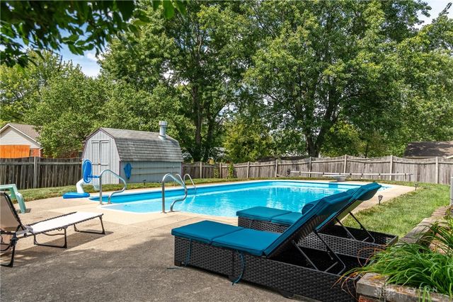 852 Sunset Drive, Englewood, OH 45322