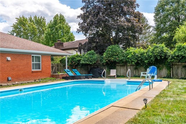 852 Sunset Drive, Englewood, OH 45322