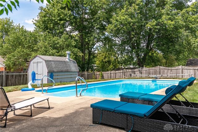 852 Sunset Drive, Englewood, OH 45322