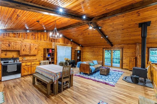 85 County Road 154, Eureka Springs, AR 72632