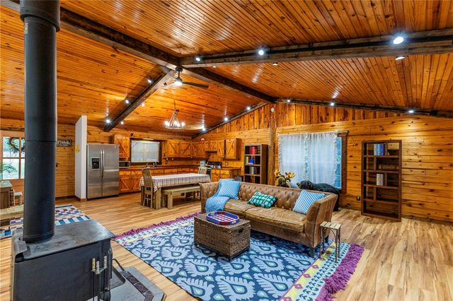 85 County Road 154, Eureka Springs, AR 72632