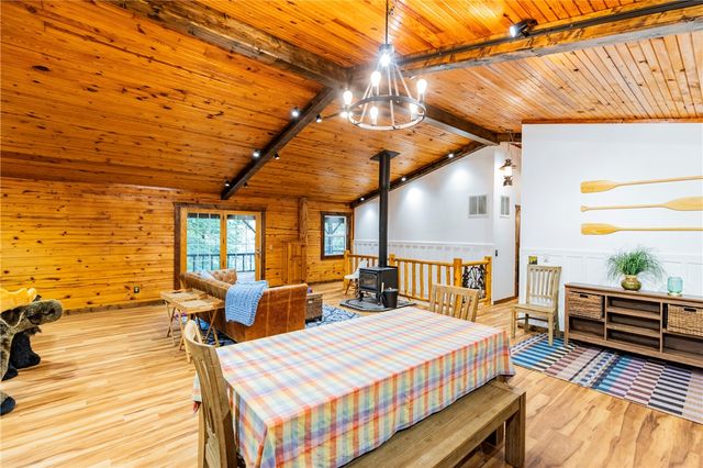 85 County Road 154, Eureka Springs, AR 72632