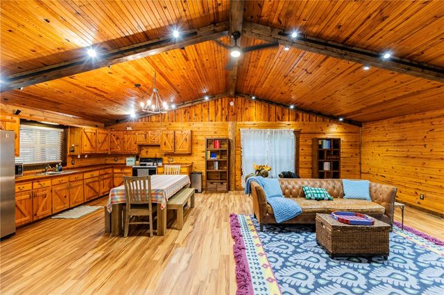 85 County Road 154, Eureka Springs, AR 72632