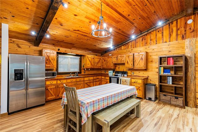 85 County Road 154, Eureka Springs, AR 72632