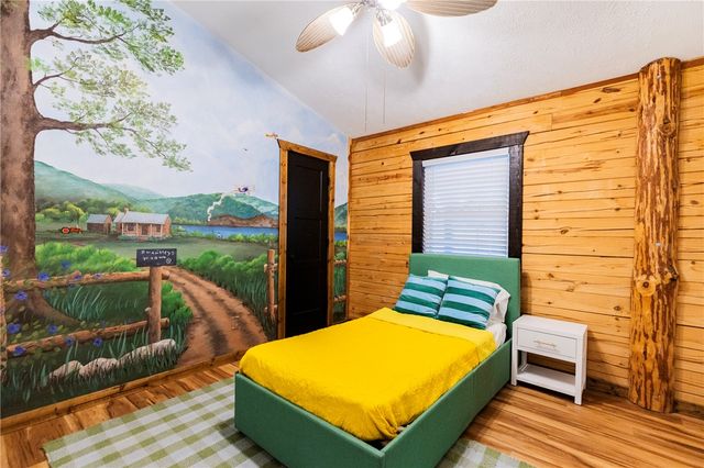 85 County Road 154, Eureka Springs, AR 72632