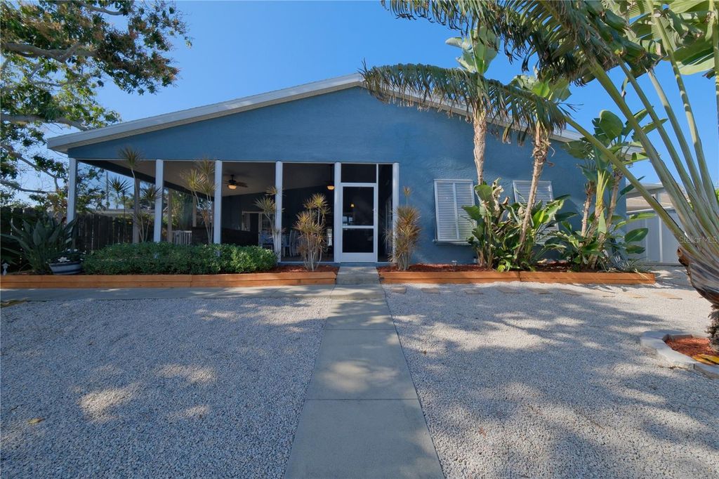 Image 13 of property listing at 6811 GEORGIA AVENUE, Bradenton, FL 34207