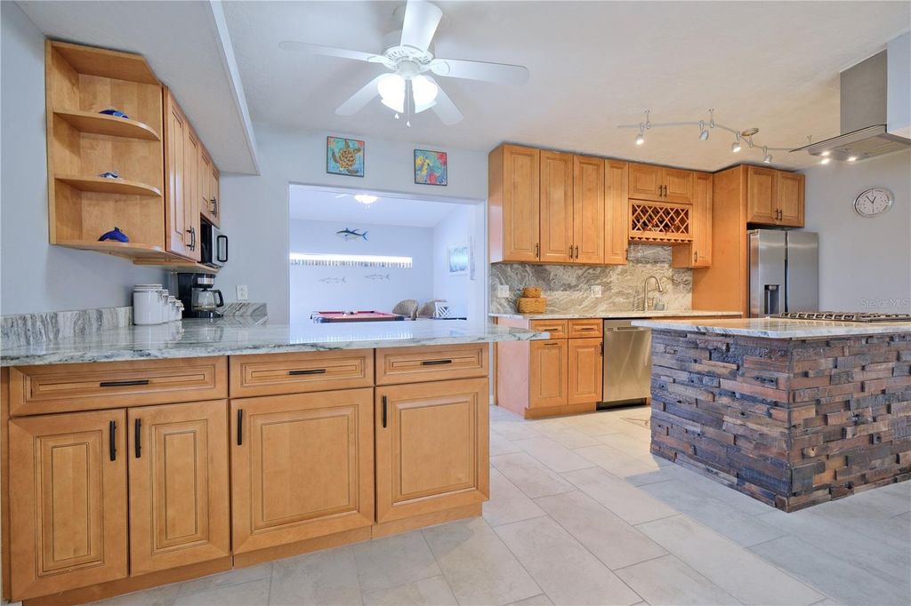 Image 18 of property listing at 6811 GEORGIA AVENUE, Bradenton, FL 34207