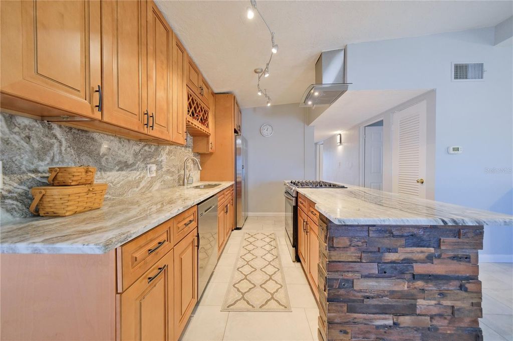 Image 27 of property listing at 6811 GEORGIA AVENUE, Bradenton, FL 34207