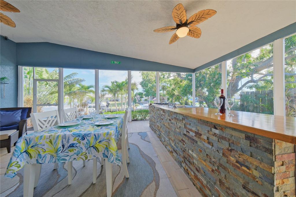 Image 7 of property listing at 6811 GEORGIA AVENUE, Bradenton, FL 34207