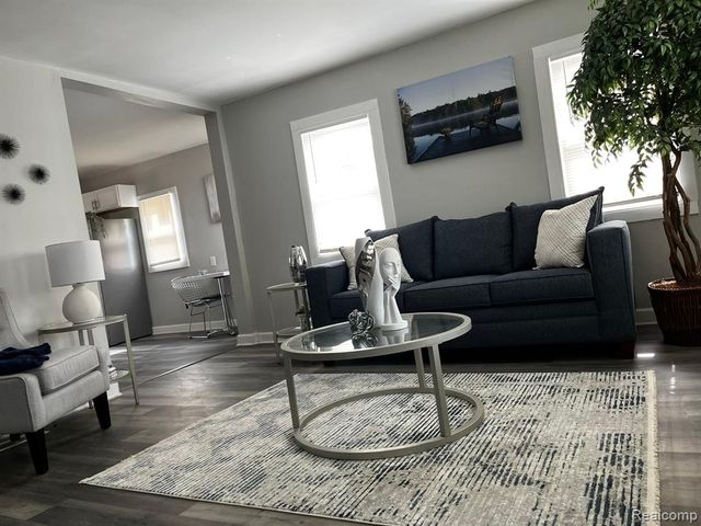 417 E Hunt Street, Adrian, MI 49221