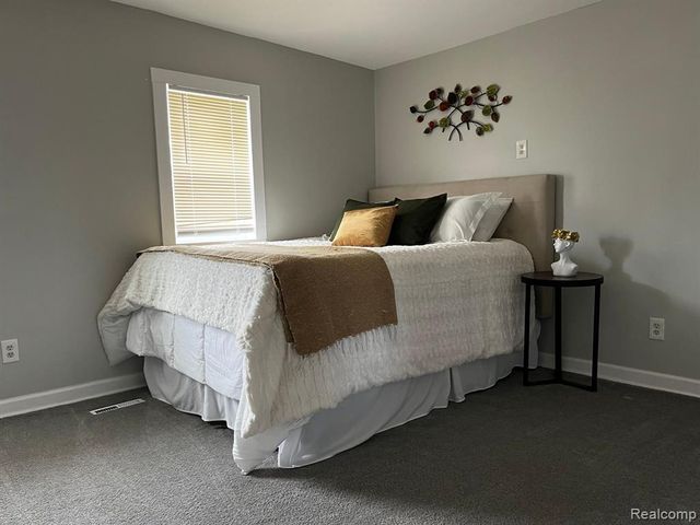 417 E Hunt Street, Adrian, MI 49221