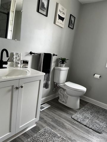 417 E Hunt Street, Adrian, MI 49221