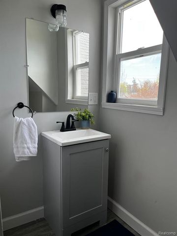 417 E Hunt Street, Adrian, MI 49221