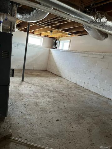 417 E Hunt Street, Adrian, MI 49221