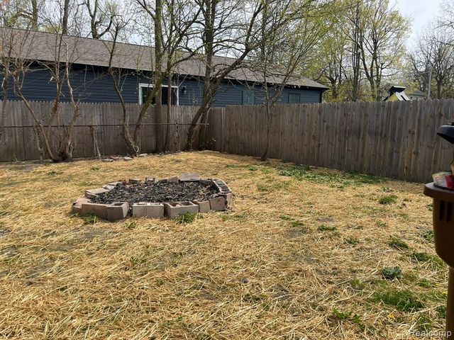 417 E Hunt Street, Adrian, MI 49221