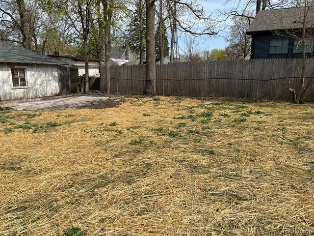 417 E Hunt Street, Adrian, MI 49221