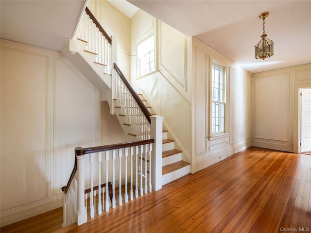 64 Plandome Court, Manhasset, NY 11030