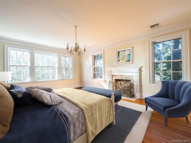 64 Plandome Court, Manhasset, NY 11030