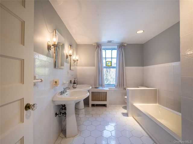 64 Plandome Court, Manhasset, NY 11030