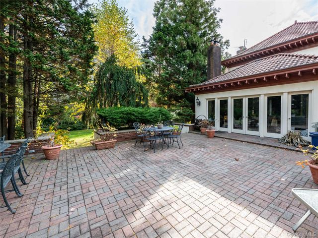 64 Plandome Court, Manhasset, NY 11030