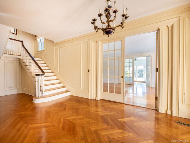 64 Plandome Court, Manhasset, NY 11030