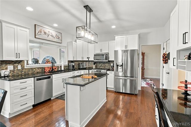 7279 Ridgeview Drive West, Pendleton, NY 14120