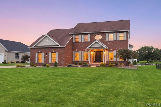 7279 Ridgeview Drive West, Pendleton, NY 14120