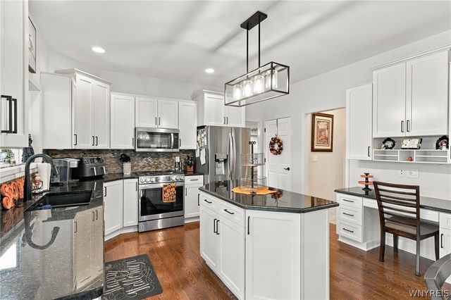 7279 Ridgeview Drive West, Pendleton, NY 14120