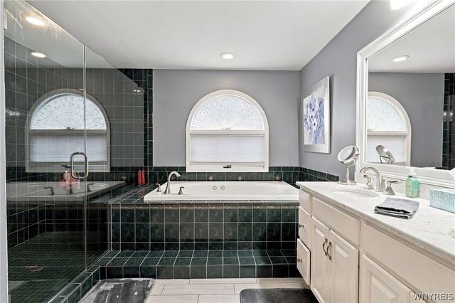 7279 Ridgeview Drive West, Pendleton, NY 14120