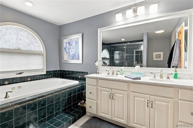 7279 Ridgeview Drive West, Pendleton, NY 14120