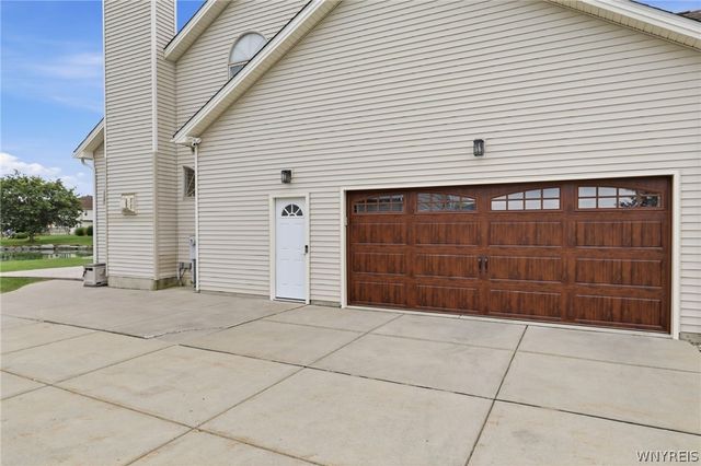7279 Ridgeview Drive West, Pendleton, NY 14120