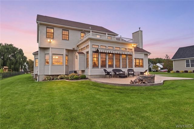 7279 Ridgeview Drive West, Pendleton, NY 14120