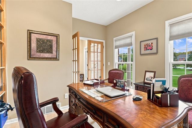7279 Ridgeview Drive West, Pendleton, NY 14120