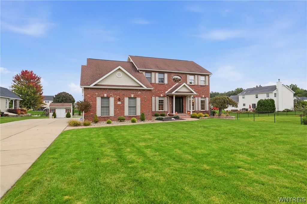 7279 Ridgeview Drive West, Pendleton, NY 14120